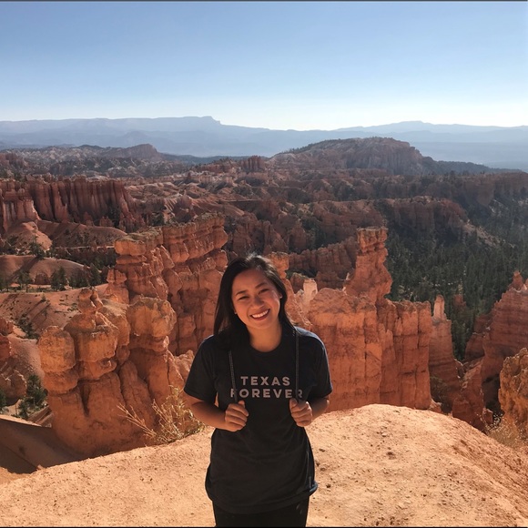 Meet your Posher, Kelly! - Picture 6 of 8